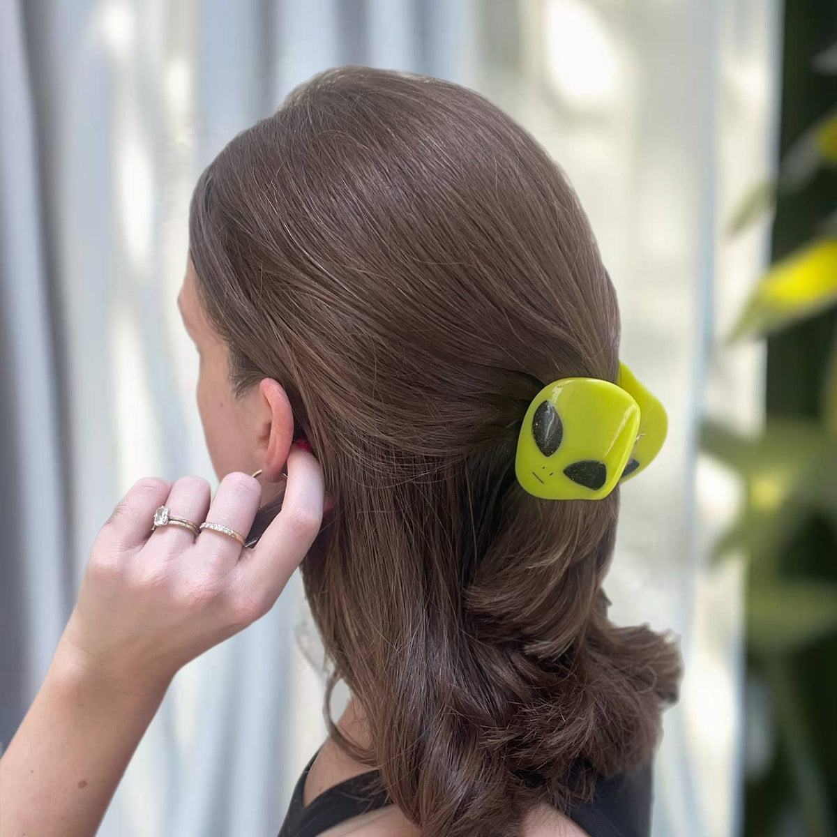 Alien Head Hair Claw Clip
