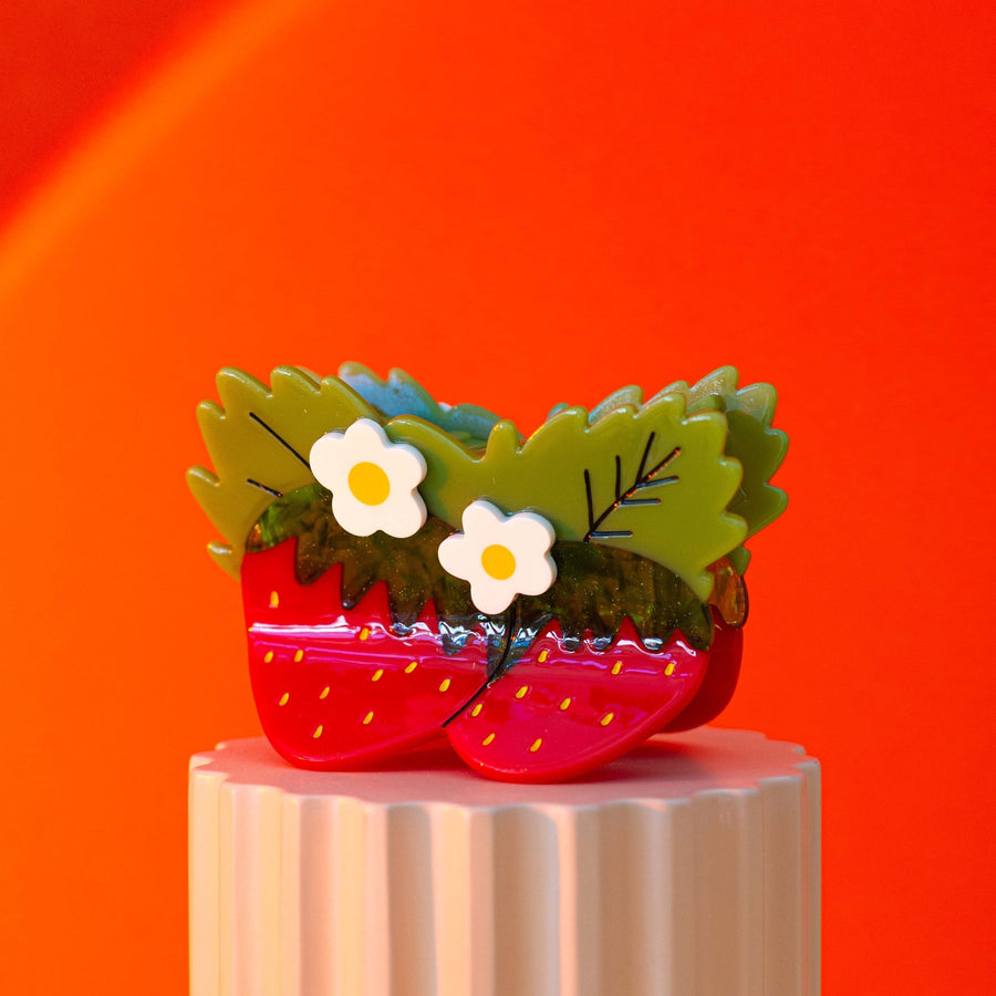 Large Strawberries and Flower Hair Claw